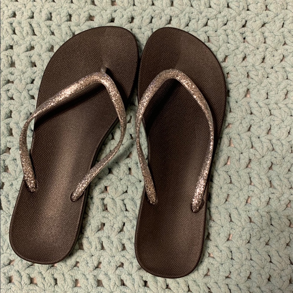 black flip flops!!